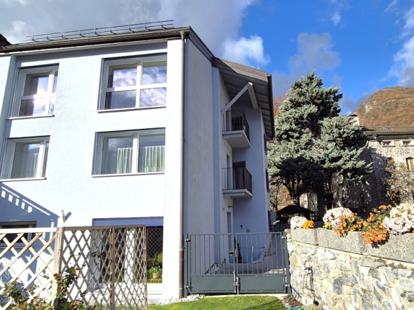 maison de 2 appartements et annexes