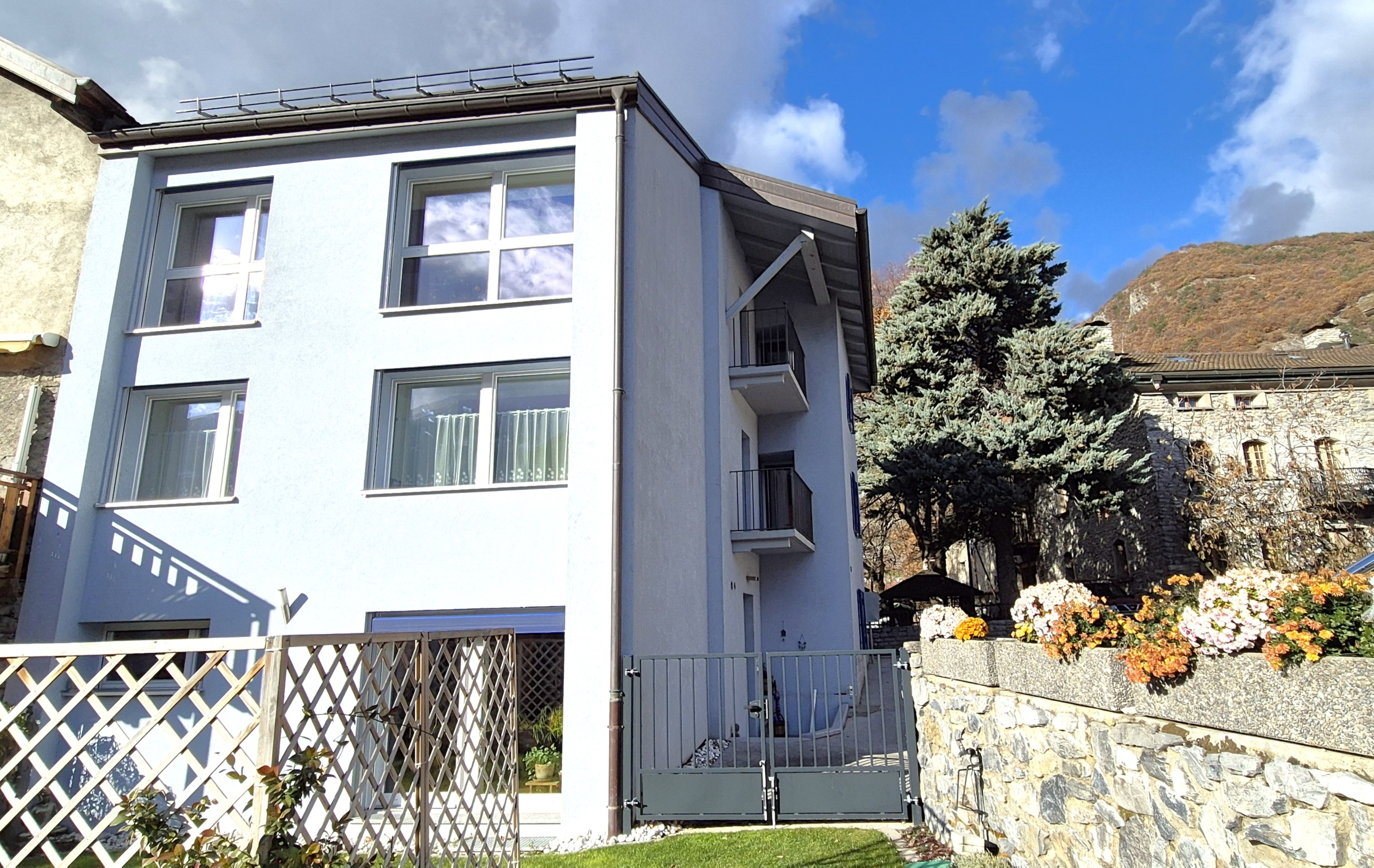 maison de 2 appartements et annexes
