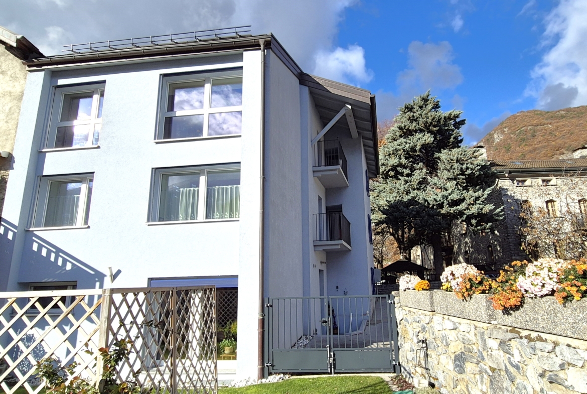 maison de 2 appartements et annexes