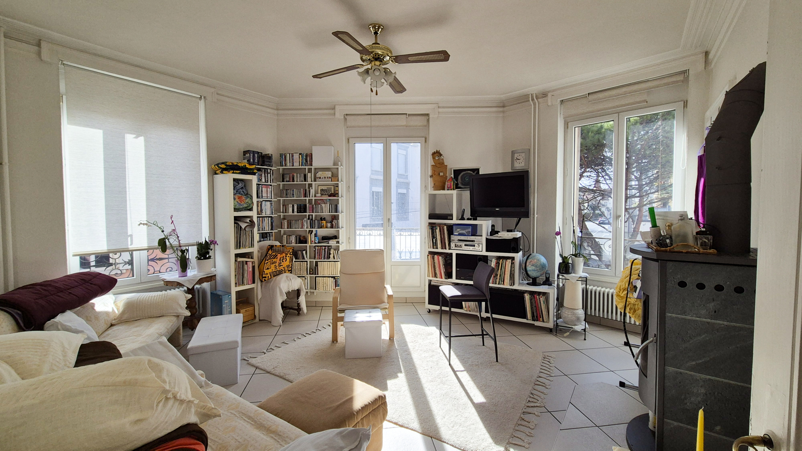 salon de l'appartement situé au 1er étage à Clarens
