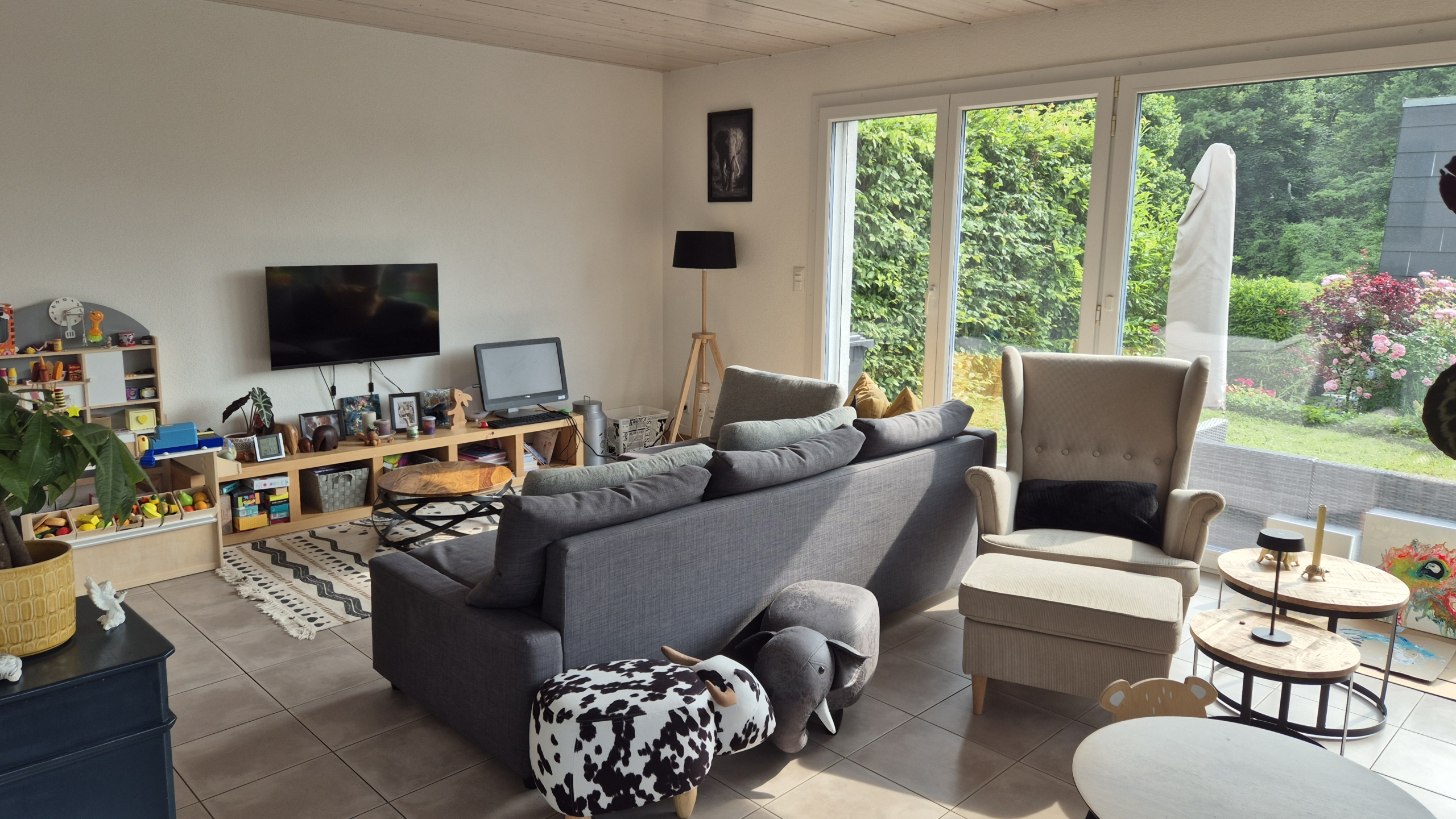 salon avec baies vitrées