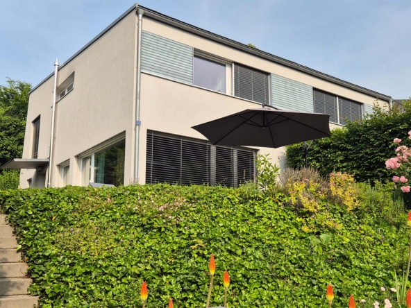 extérieur de la villa jumelle à Yverdon