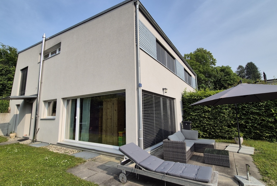 extérieur de la villa jumelle à Yverdon