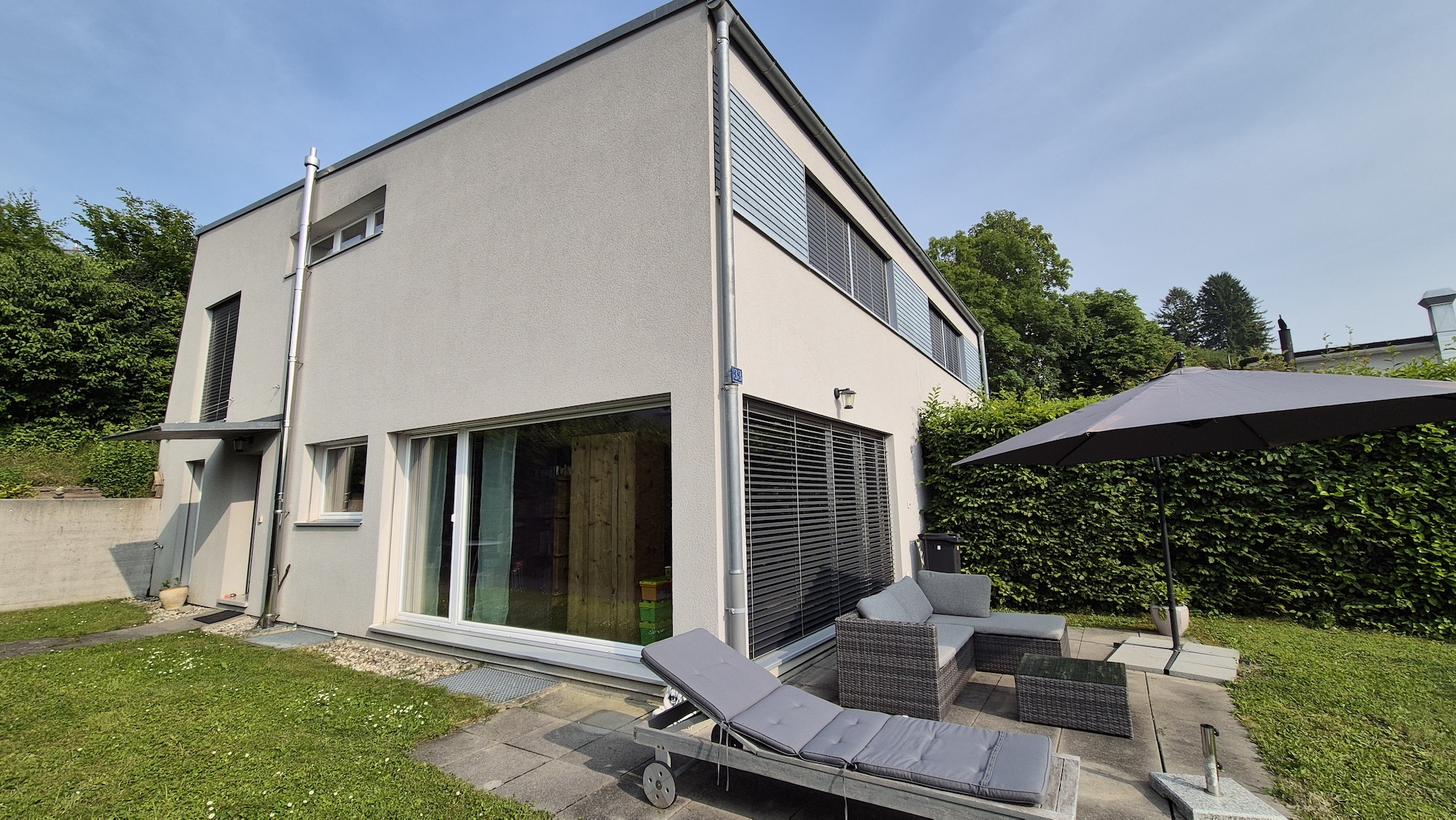 extérieur de la villa jumelle à Yverdon