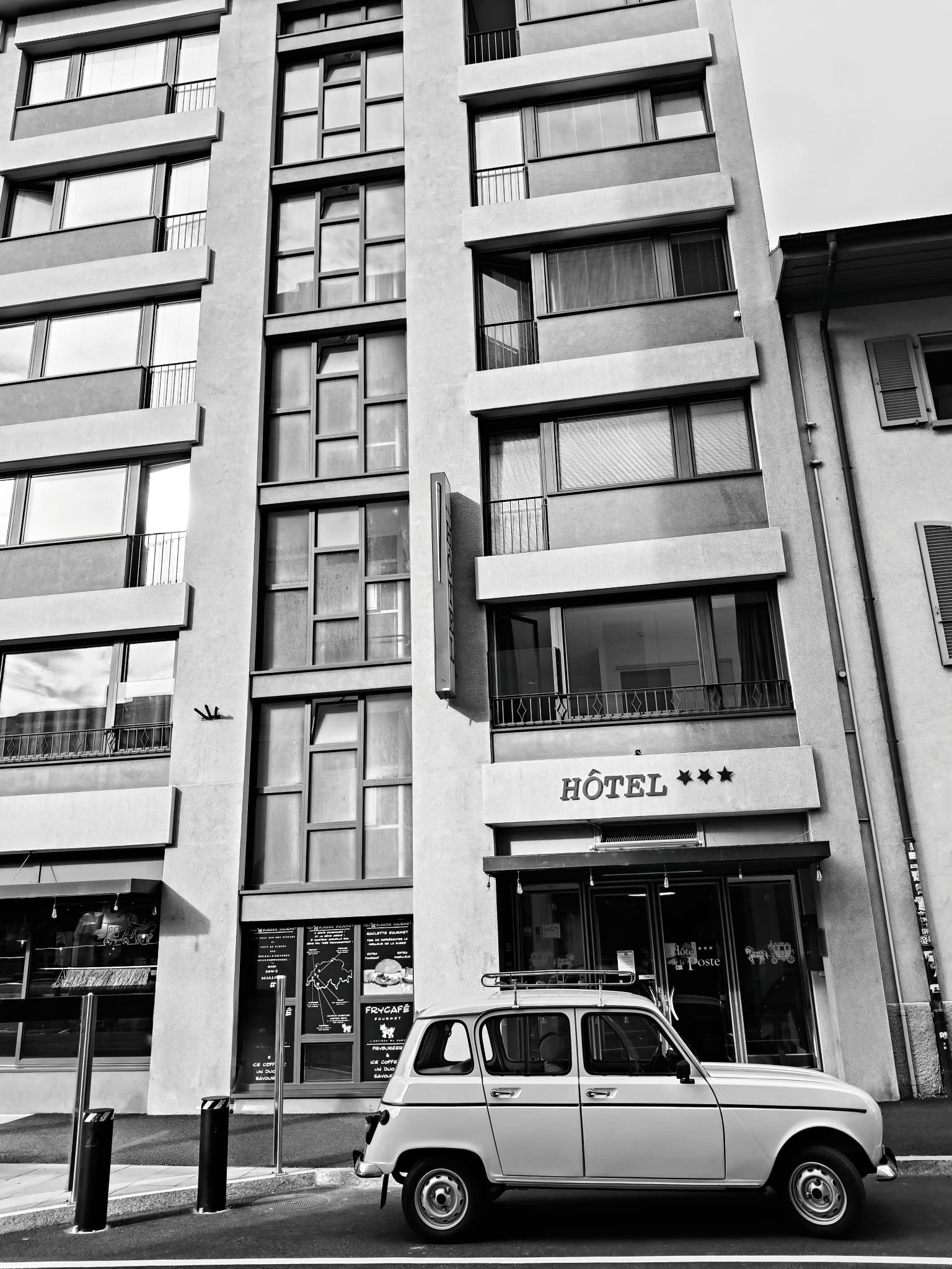 Architecture: quand on 2025 au cœur de Martigny tu fais un retour dans les années 70.