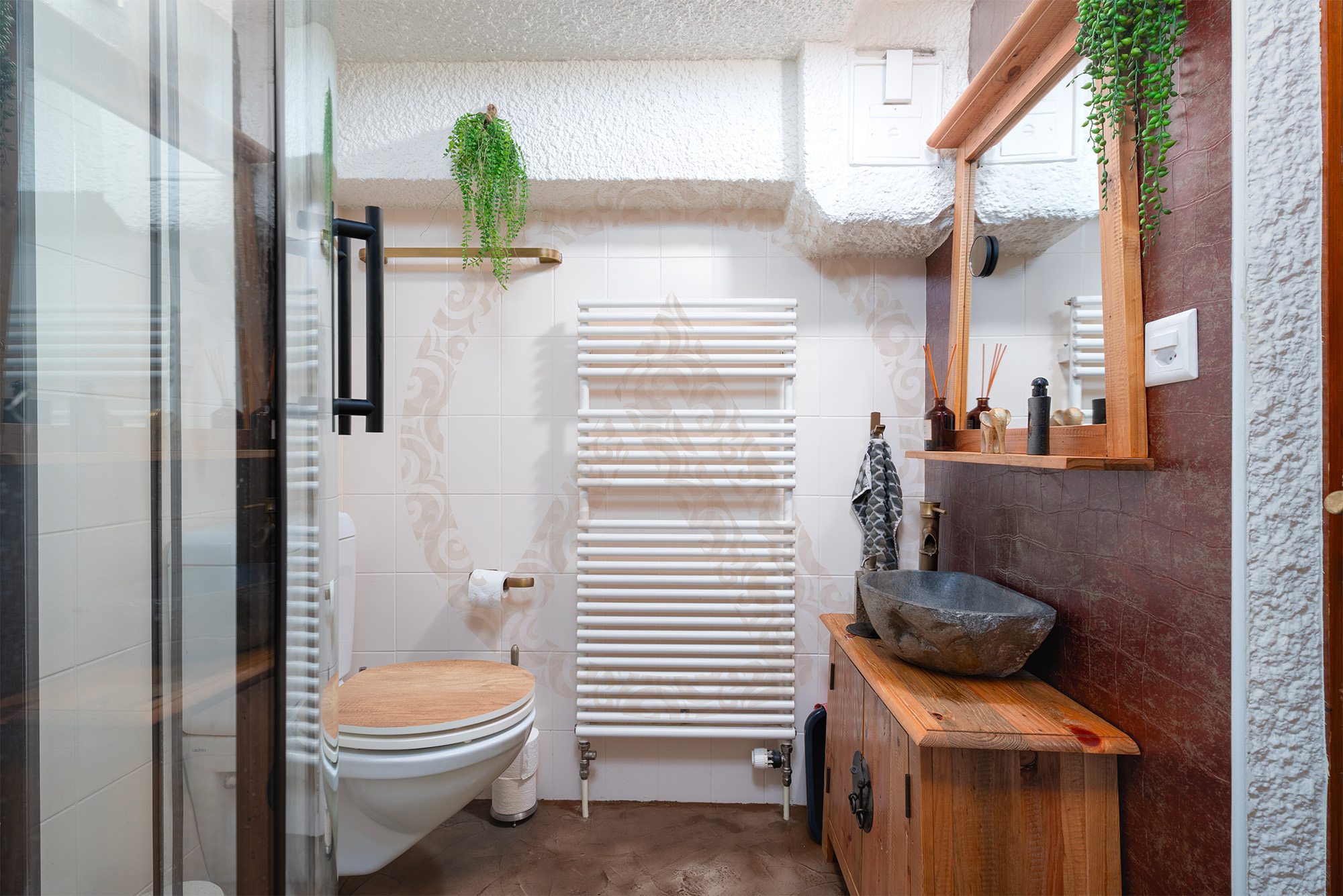 Concise salle de douche et WC visiteurs au rez