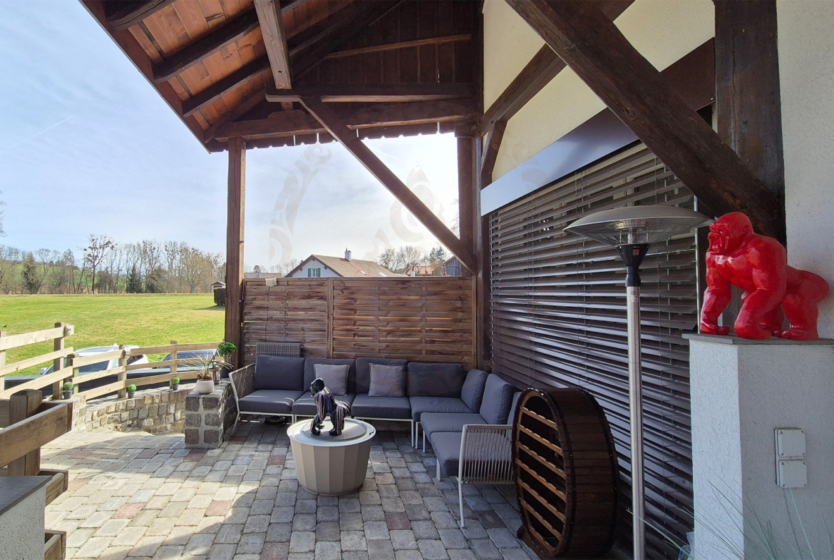 Le charme d’un ancien moulin. Le confort d’aujourd’hui et 318 m² de jardin