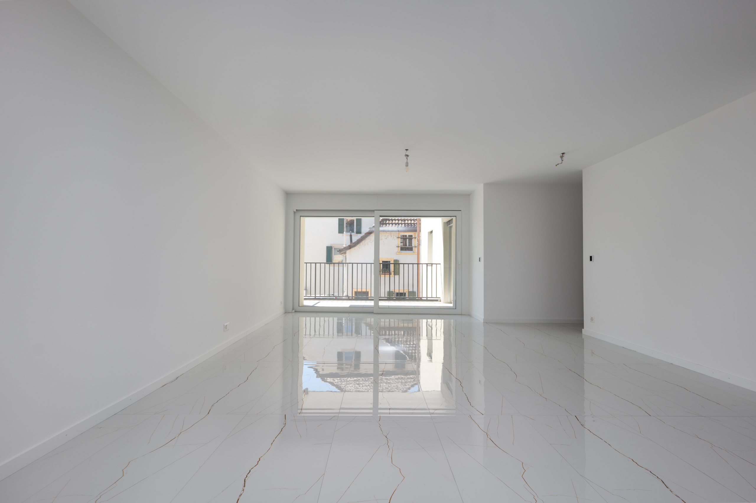 immense pièce à vivre baignée de lumière