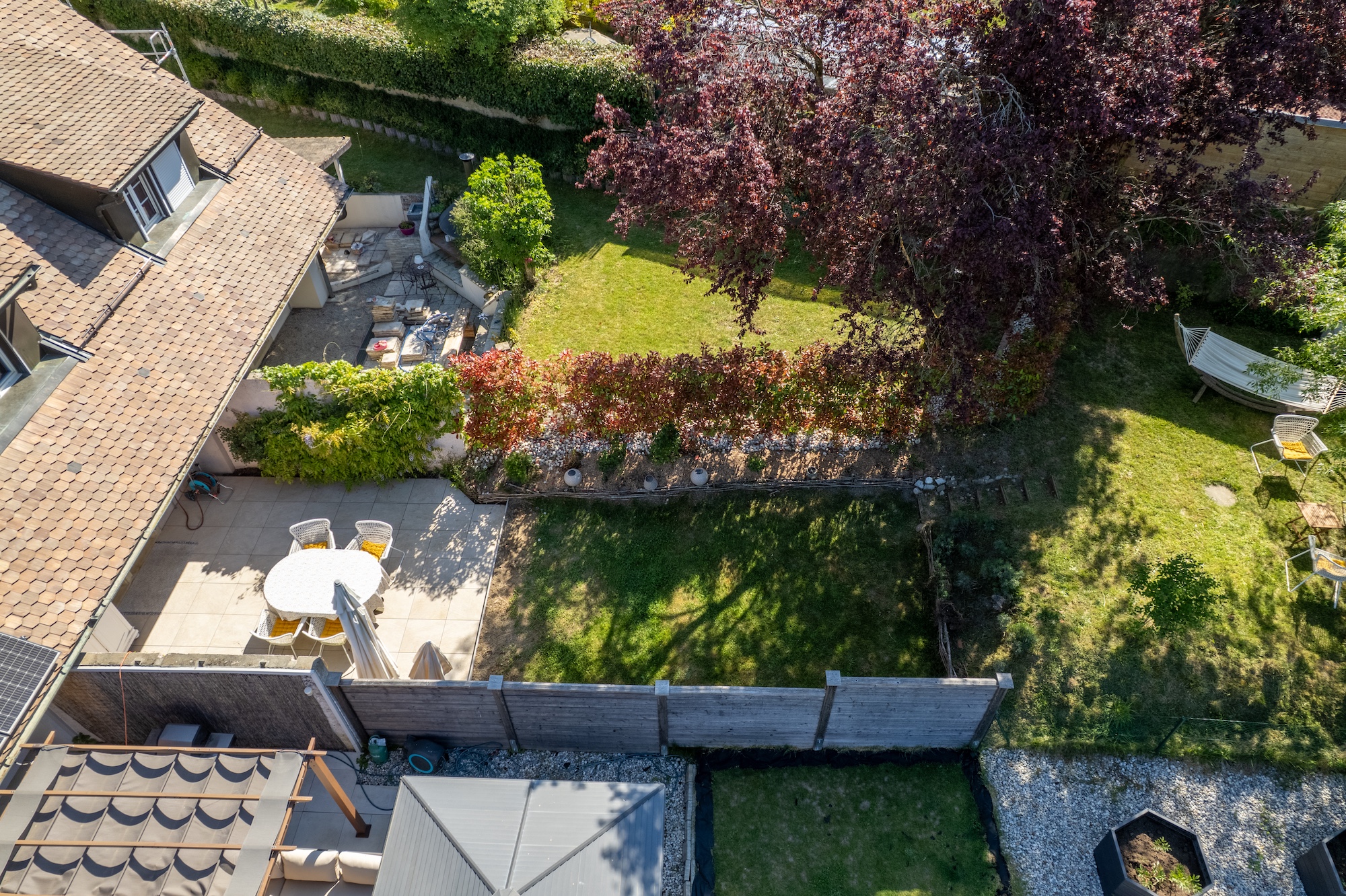 superbe maison avec jardin à Donneloye
