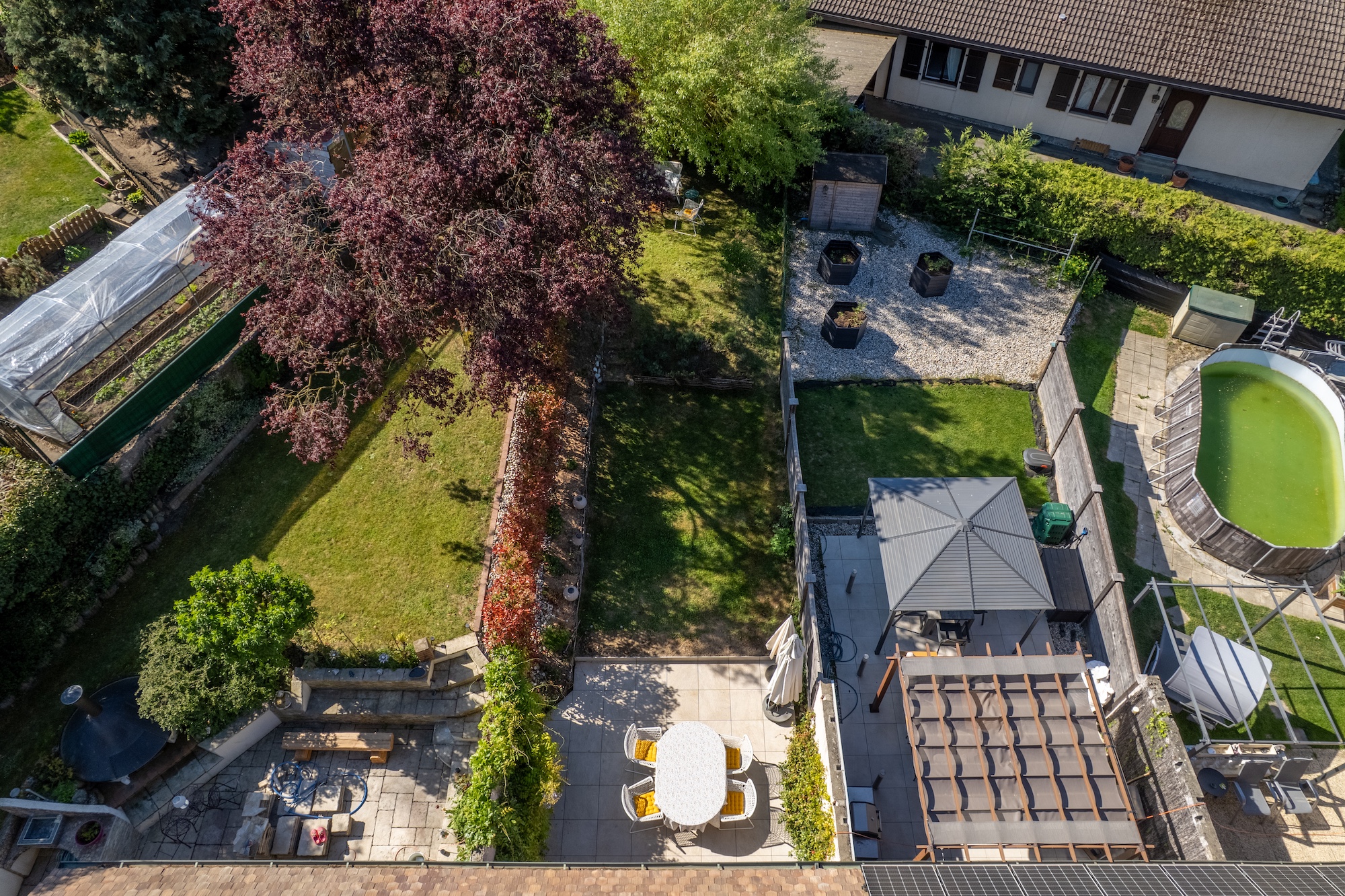 superbe maison avec jardin à Donneloye