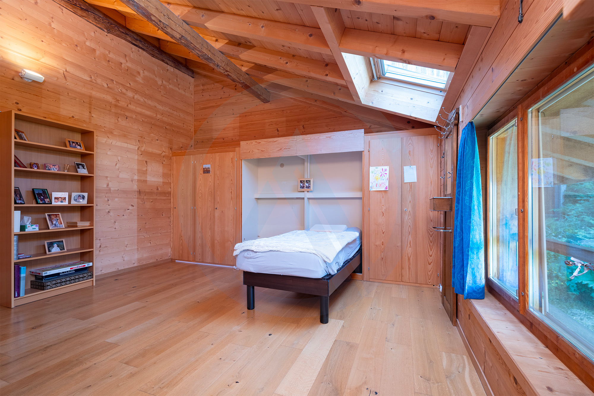 chambre 1 avec armoire
