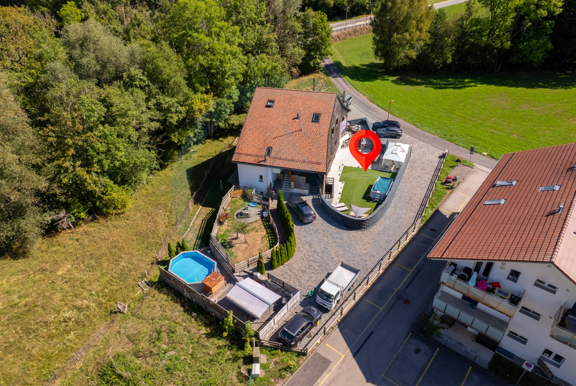 Le charme d’un ancien moulin. Le confort d’aujourd’hui et 318 m² de jardin
