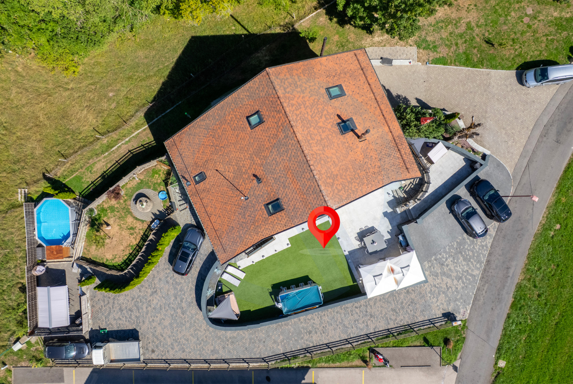 Le charme d’un ancien moulin. Le confort d’aujourd’hui et 318 m² de jardin