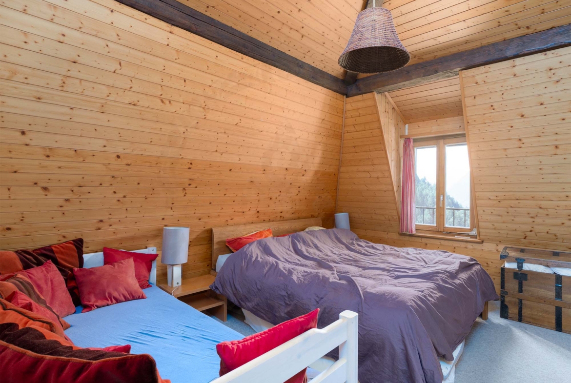 Appartement dans les combles au cœur des montagnes, à quelques minutes de Lavey-les-Bains